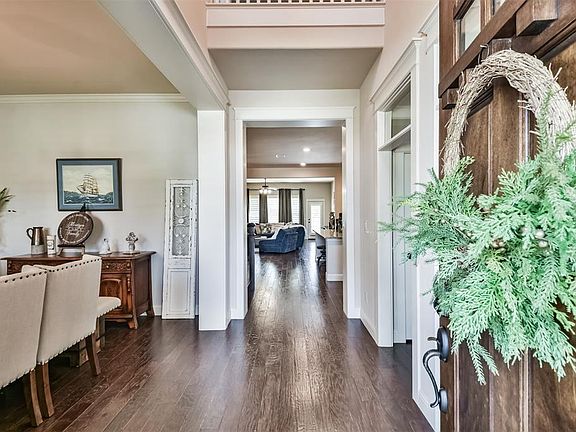 5th image of 127 Cherry Oak Ln