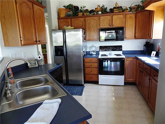 5th image of 2420 Shorewood Dr