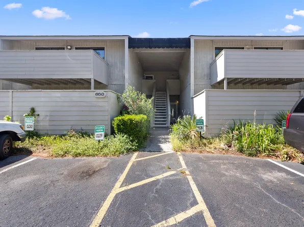 607 Waterwood Dr, Goose Creek, SC 29445
