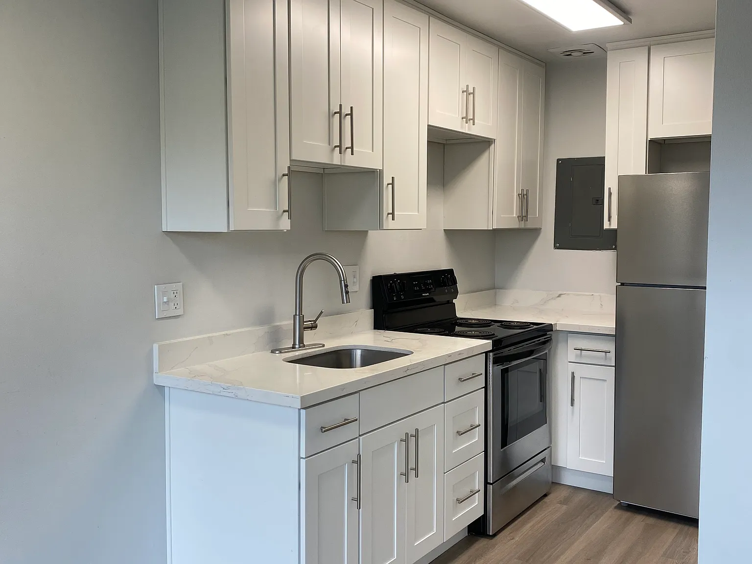 1 bed, 875 sqft, $1,600 — Photo 3