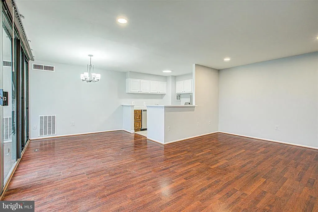2 bed, 1025 sqft, $2,000 — Photo 4