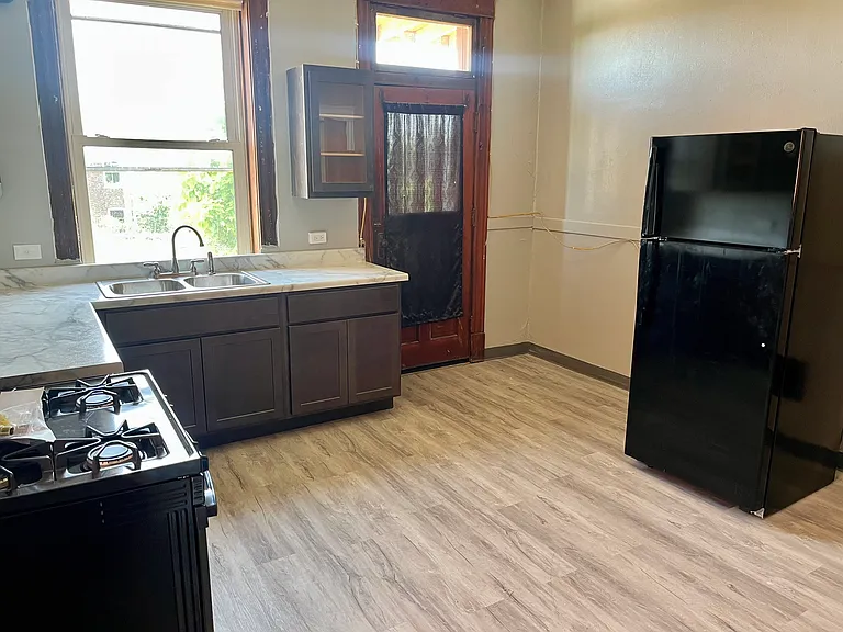 4460 Holly Ave — Photo 12