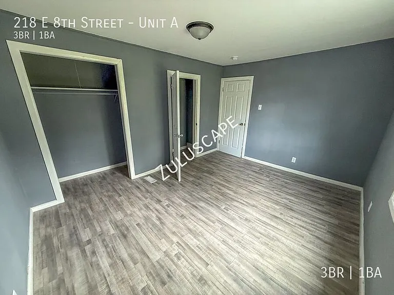 218 E 8th St #A — Photo 16