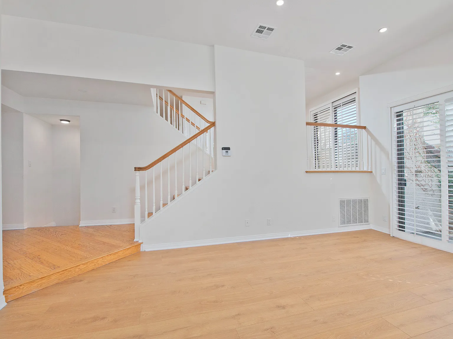 3 bed, 2.5 bath, 1780 sqft, $4,900 — Photo 4