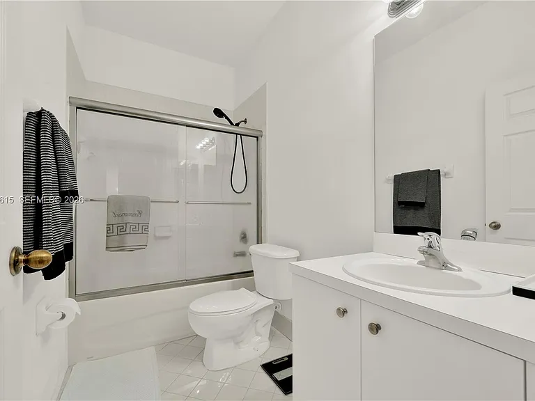9318 SW 220th St — Photo 32