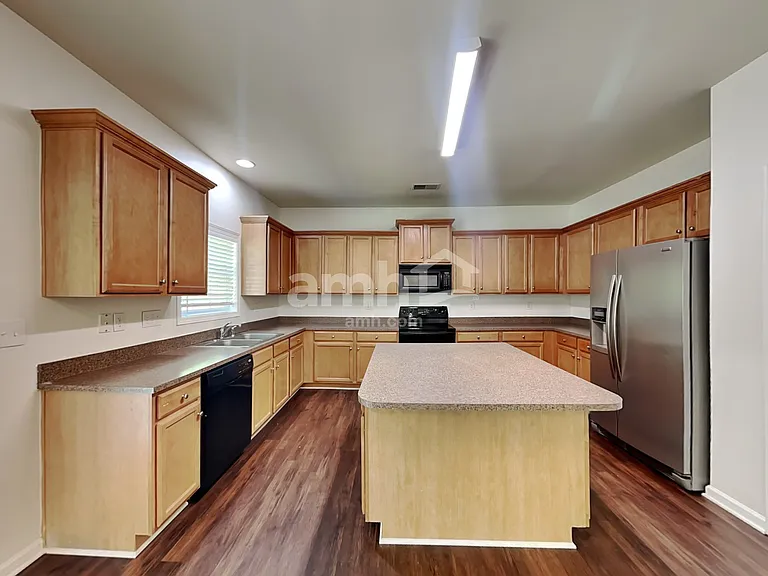 9839 Jeanette Cir — Photo 3