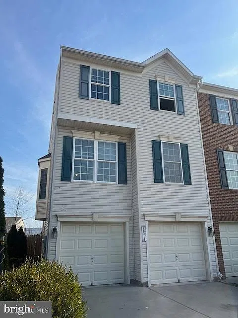 3 bed, 2.5 bath, 1606 sqft, $1,900 — Photo 2