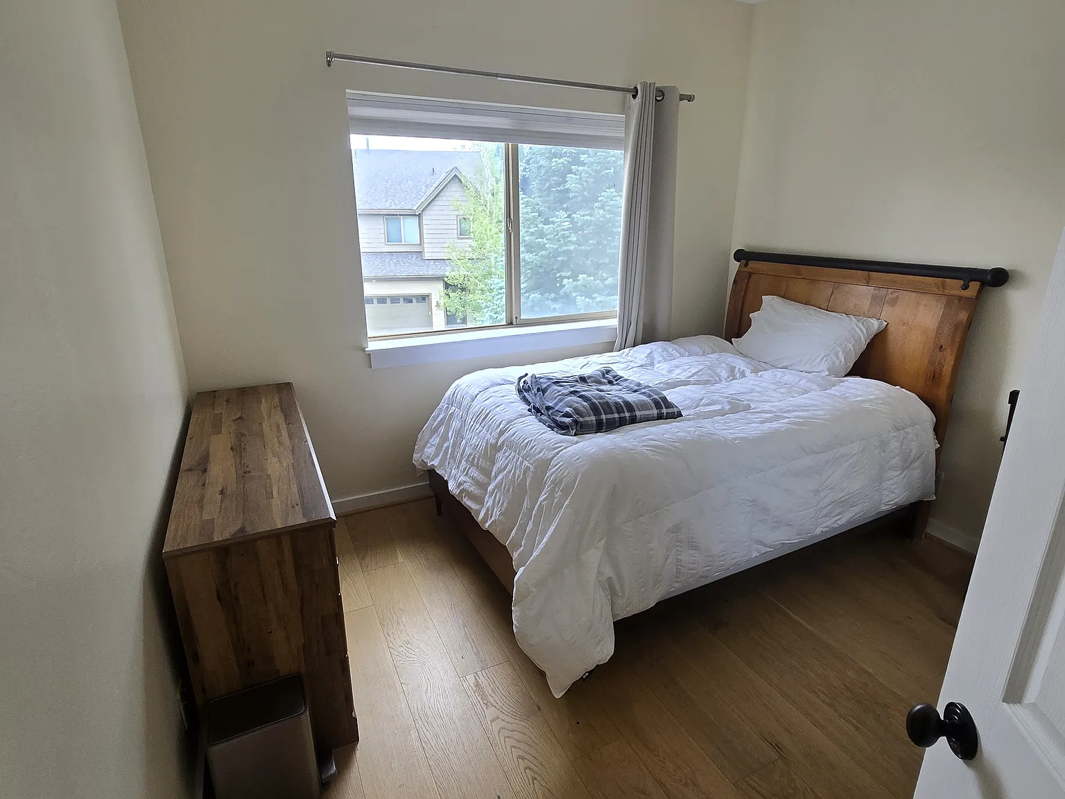 2 bed, 1000 sqft, $1,600 — Photo 4