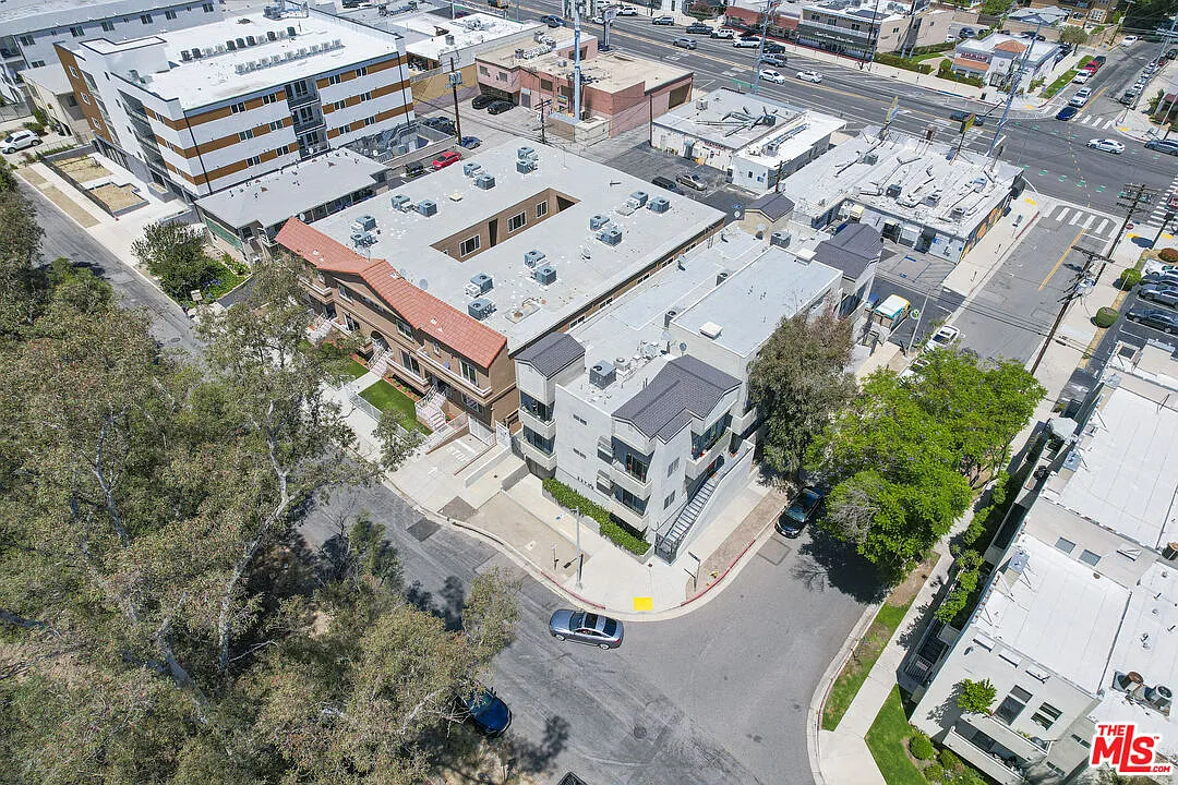 22705 Del Valle St — Photo 4