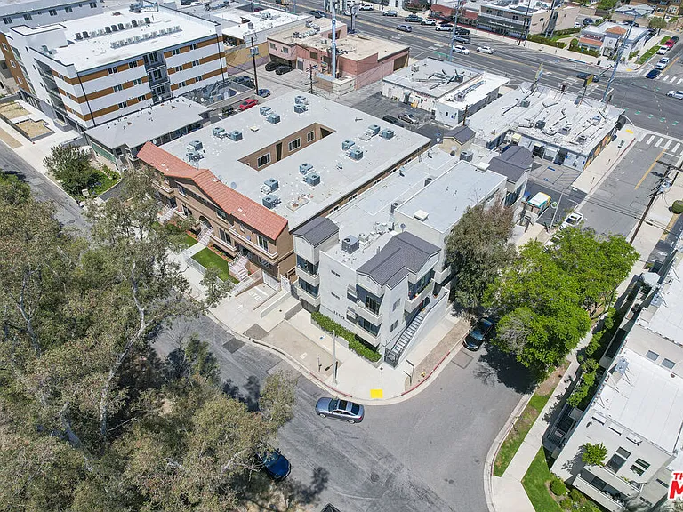 22705 Del Valle St #5 — Photo 17