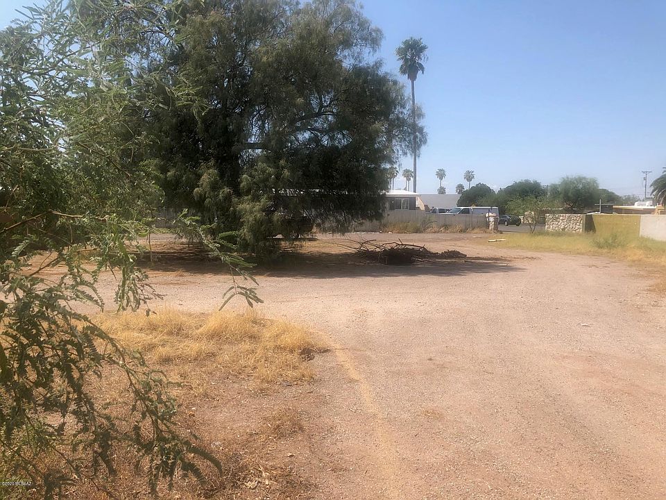 2nd image of 4450 E Pima St #9
