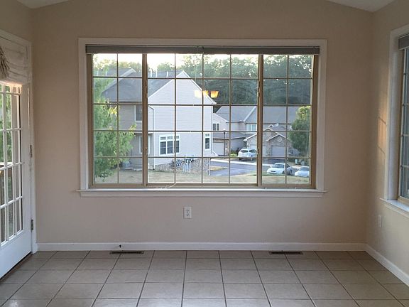 3rd image of 618D Oakwood Ave