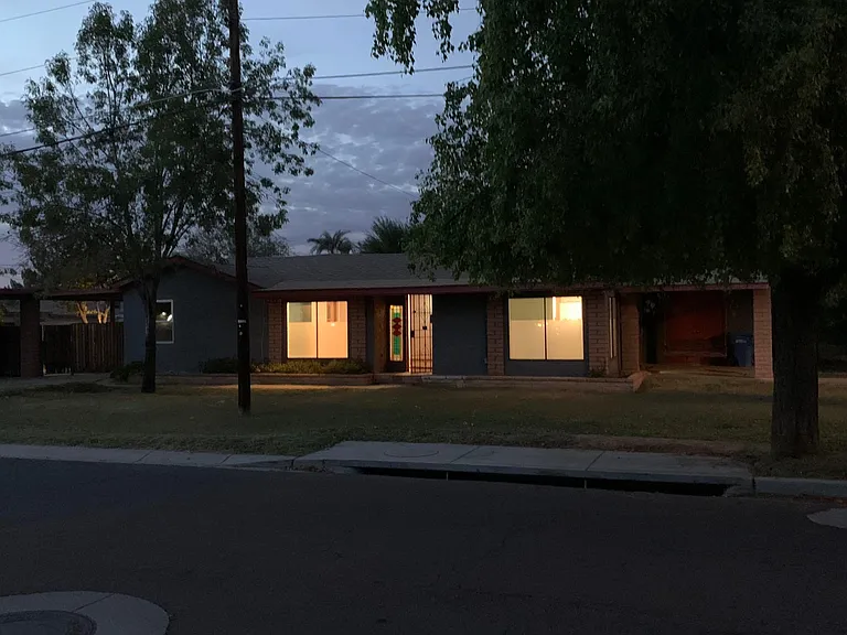 2142 E Clarendon Ave — Photo 12