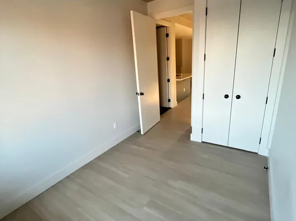 499 Concord Avenue image 4 of 9