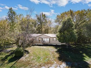 18327 State Ave, Tonganoxie, KS 66086