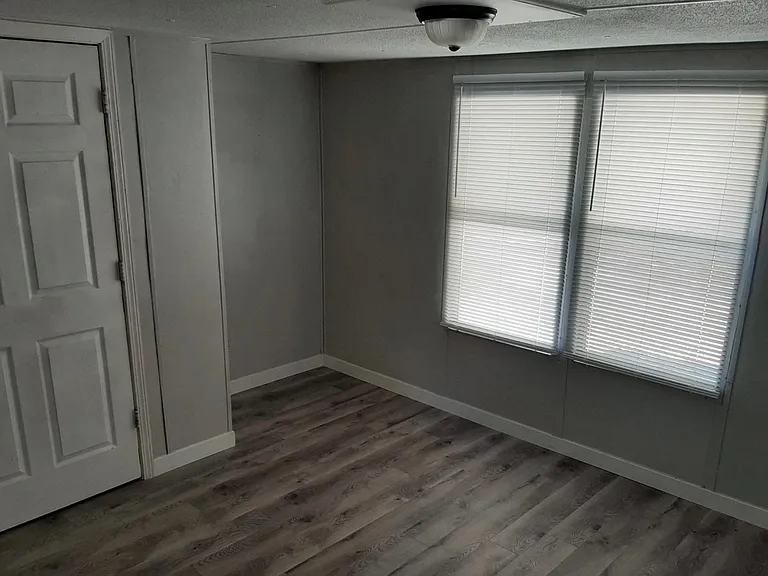 2164 Payne Ave — Photo 4