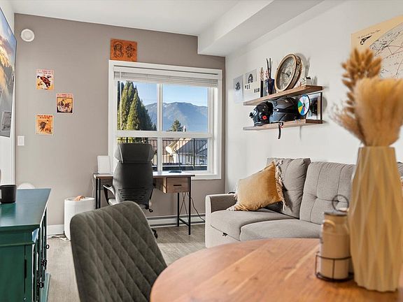 5th image of 9450 Robson St #108