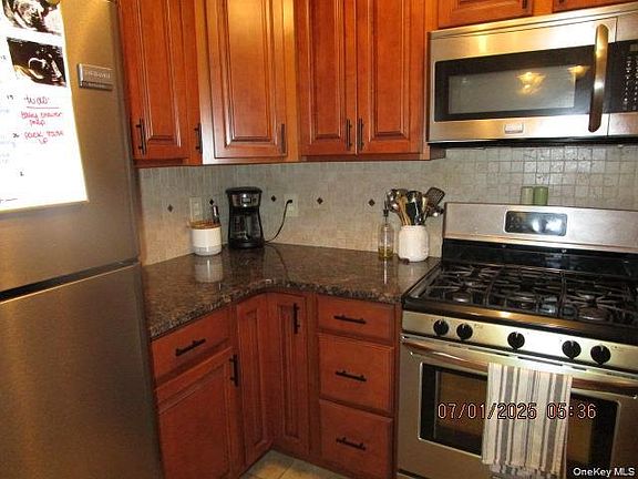 2nd image of 28 Lexington Hl Unit 6