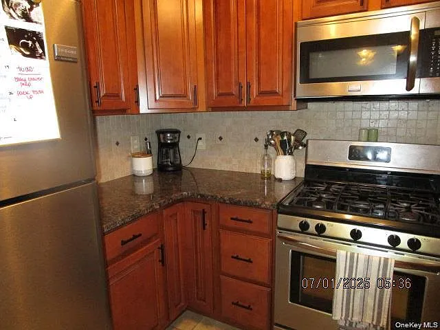 28 Lexington Hl #6 — Photo 2