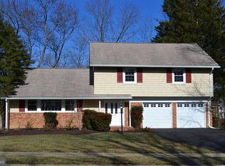8402 Oakford Dr, Springfield, VA 22152