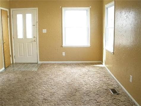 5th image of 601 N Rogers St