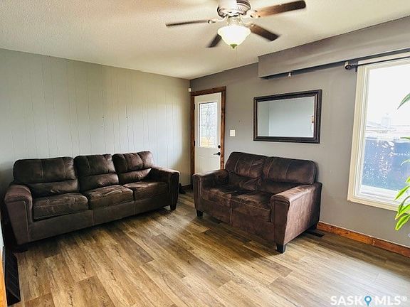 3rd image of 112 Fraser Avenue