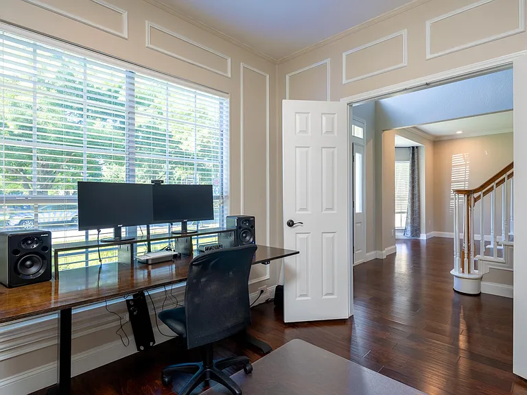 2707 Whitby Ln — Photo 6