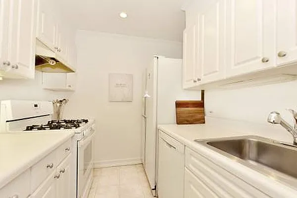 Rented by Domus Realty | media 14