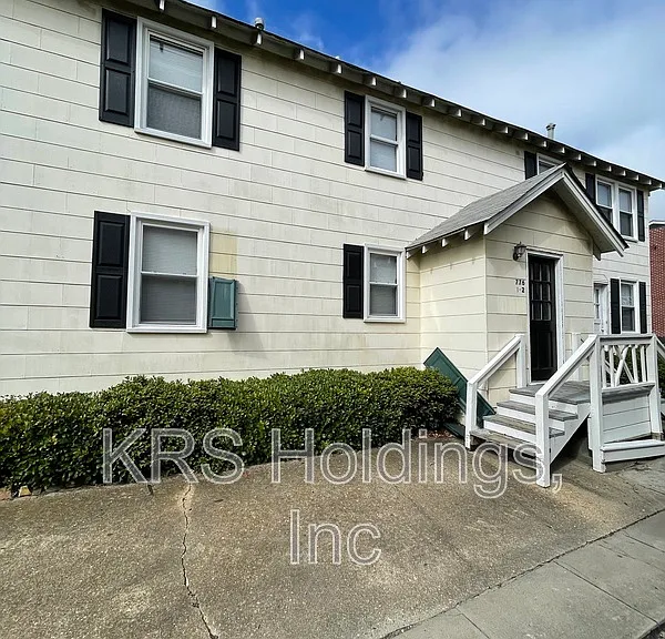 776 W Ocean View Ave #D — Photo 1