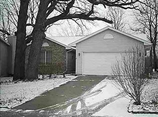 10 Edgewood Ct, Bloomington, IL 61701