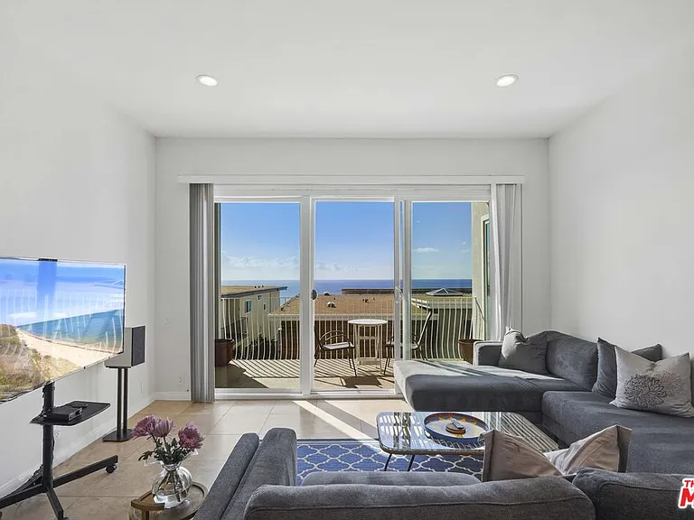 18103 Coastline Dr #7 — Photo 2