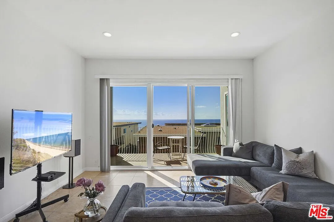 Building Photo - 18103 Coastline Dr #7