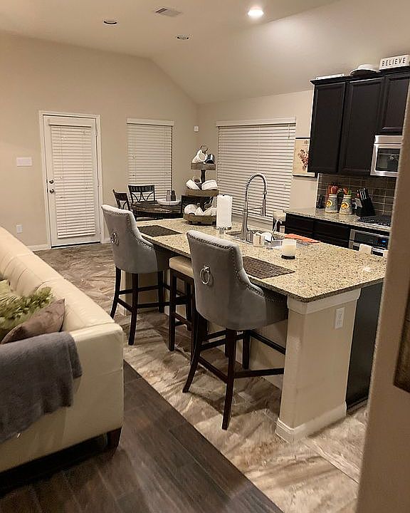 Eat-in Kitchen