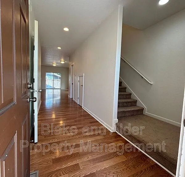345 Norway St NE — Photo 2