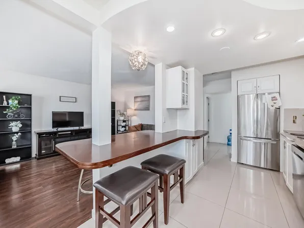 75 Amberly Ct NW, Edmonton, AB T5A 2H9