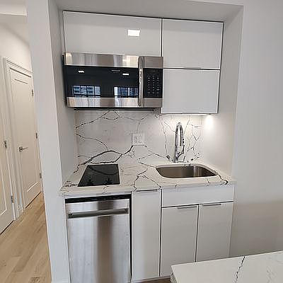 5th image of 320 E 42nd St APT 1715