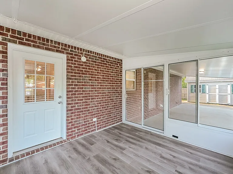 407 Cindi Ct — Photo 8