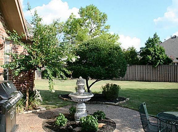 3rd image of 709 Greymoor Pl