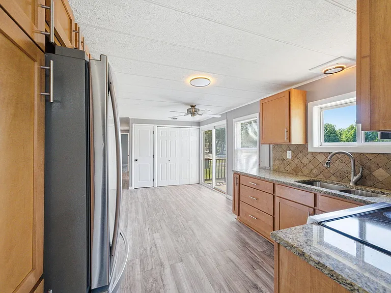 320 E Earp St — Photo 13