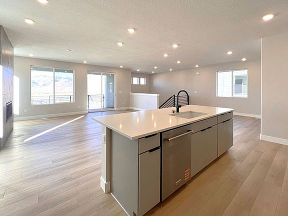 Bright, Open Kitchen