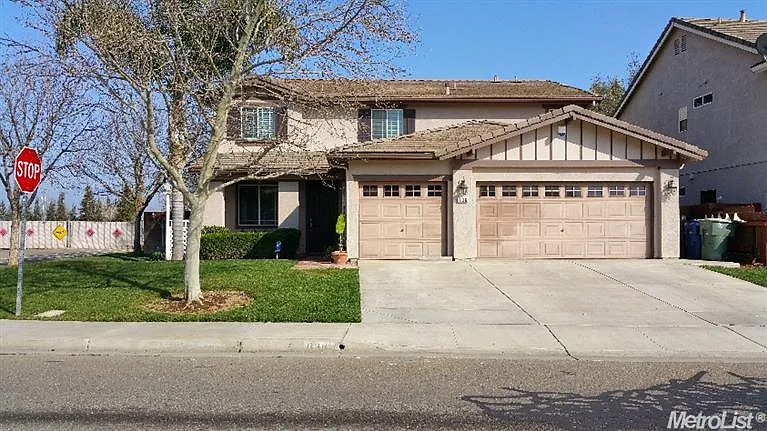 636 Roadrunner Dr photo 1