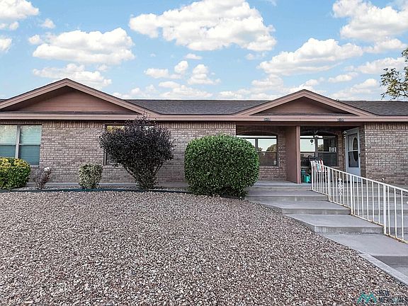 3rd image of 2102 Clover Ln