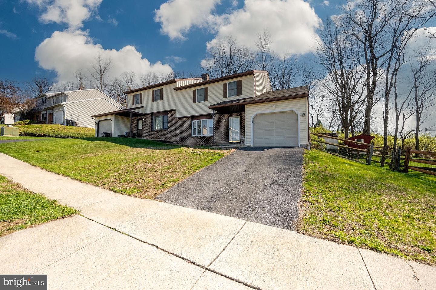 1740 Acorn Dr, Sinking Spring, PA 19608 | Zillow
