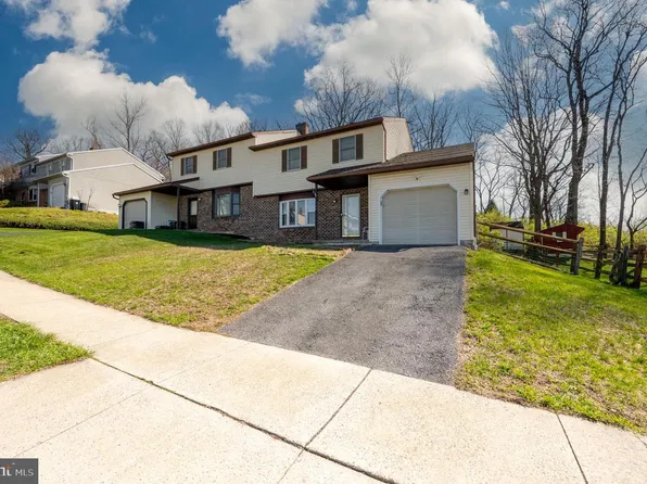 1740 Acorn Dr, Sinking Spring, PA 19608