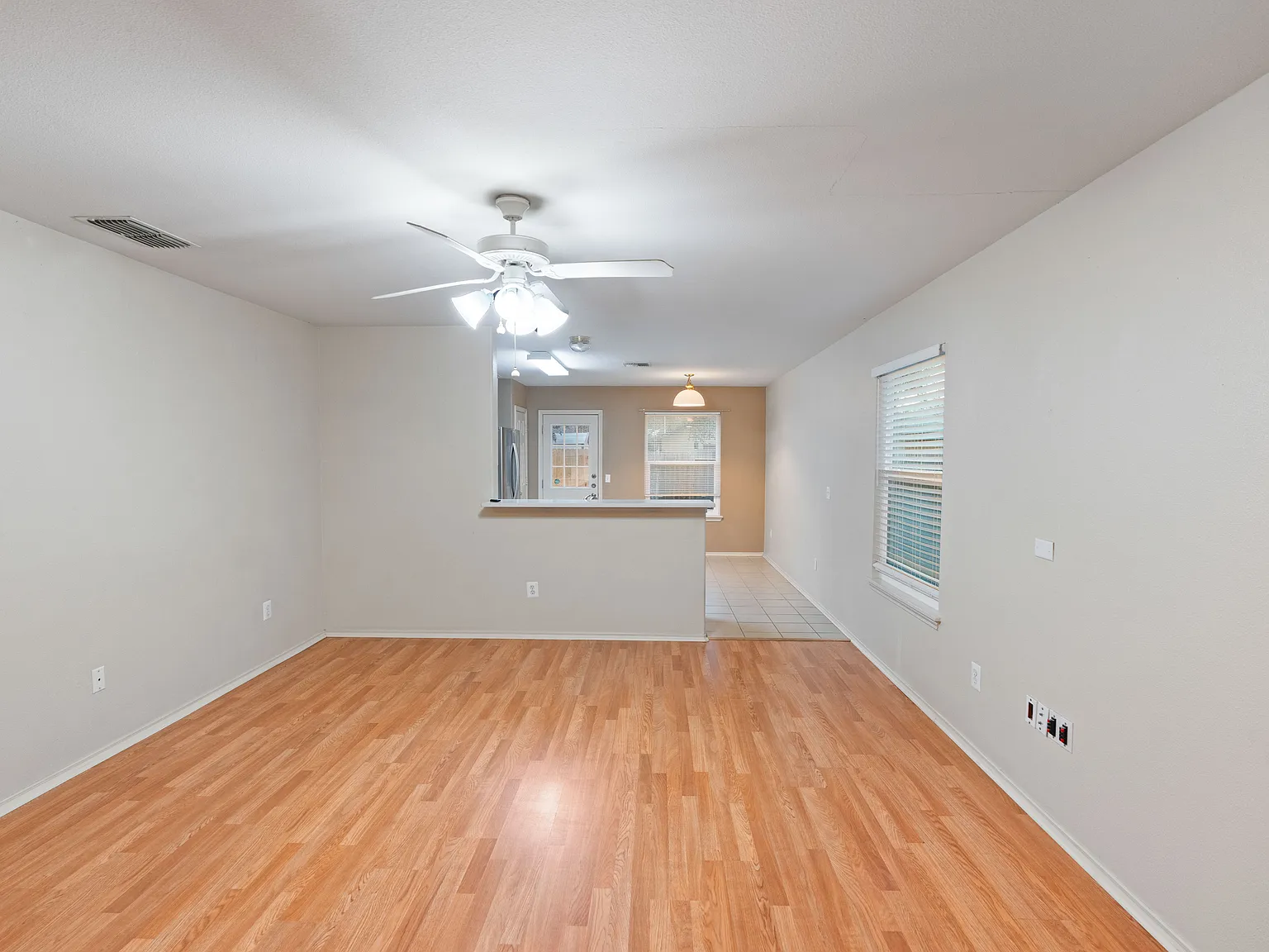 3105 Halifax Dr — Photo 2