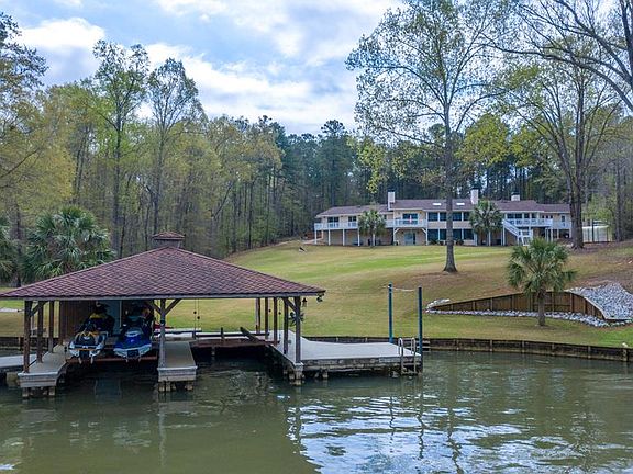 3rd image of 1061 Jamesway Dr