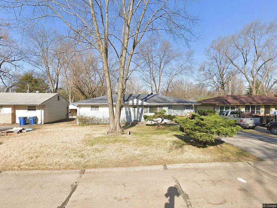3 bed, 1.5 bath, 1340 sqft, $1,600 — Photo 1