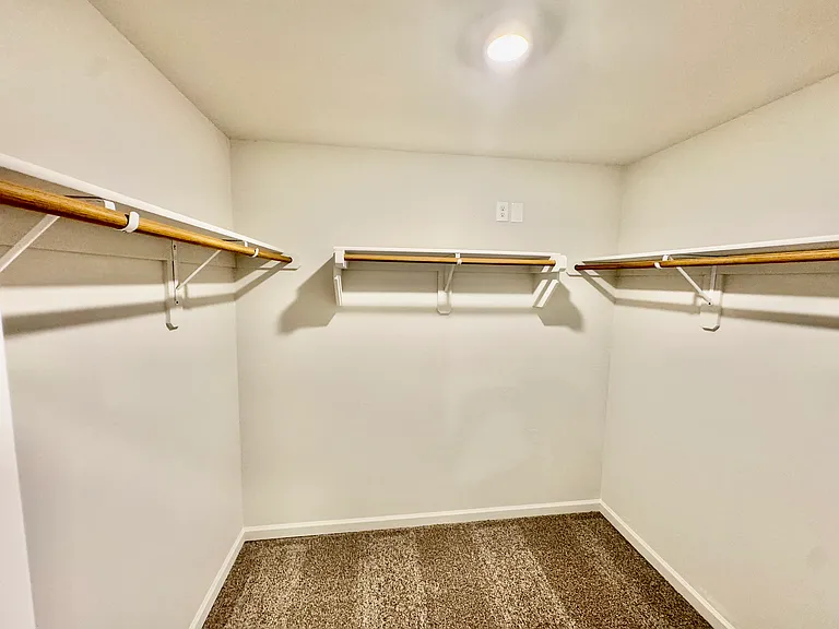 6100 Blackwood Ct — Photo 18