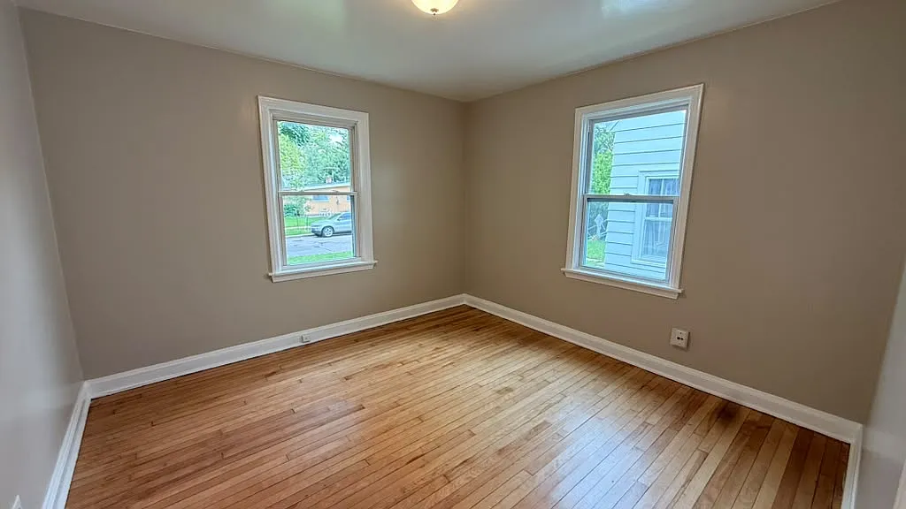 3 bed, 1.5 bath, 1374 sqft, $1,800 — Photo 4