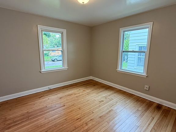 4th image of 5726 N 40th St
